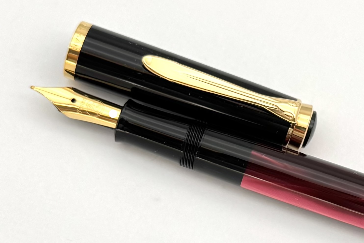 PelikanSEClassicM200MarbledRedFP_F